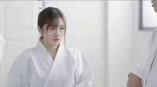 爆乳女神妖媚放电漂亮E杯～直播上邀请粉丝一起啪啪拍视频